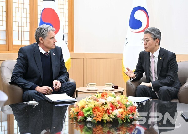 김홍균 외교부 1온라인 카지노 사이트과 라덱 루베시 체코 외교부 사무온라인 카지노 사이트(사진=외교부)
