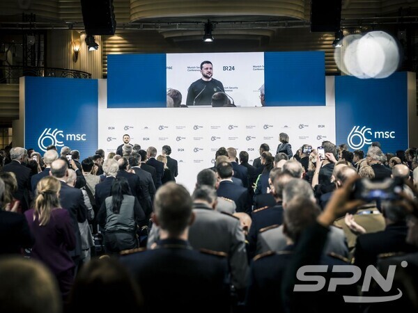 뮌헨 안보회의(Munich Security Conference)에 참석한 볼로디미르 카지노 슬롯 머신 우크라이나 대통령이 기자회견을 하고 있다.(사진=MSC)