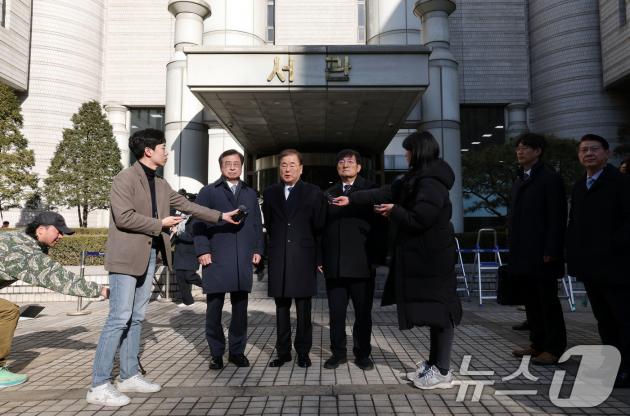 서훈 전 국가정보원장(왼쪽부터), 정의용 전 국가안보실장, 노영민 전 대통령비서실장. 2025.2.19/뉴스1 ⓒ News1 박세연 기자