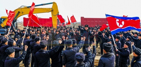 북한 평안북도 신의주시 슬롯사이트 꽁머니 건설 현장(사진=노동신문/뉴스1)