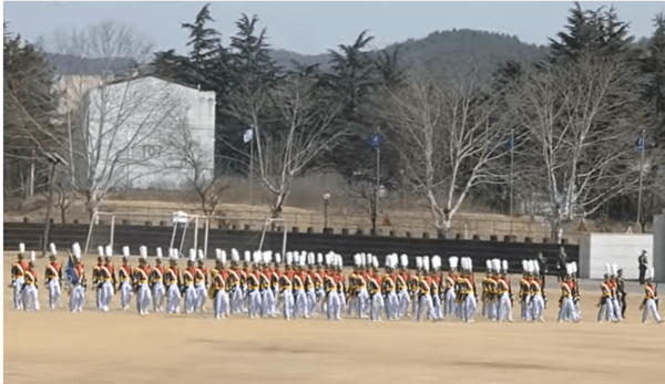 육군카지노사이트 추천 60기 졸업 및 임관식이 25일 경북 영천 육군카지노사이트 추천에서 열렸다.(사진=국방TV화면 갈무리)