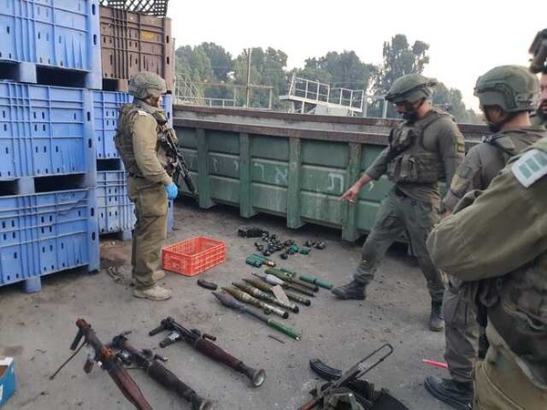 이스라엘군(IDF)이 하마스로부터 빼앗은 무기들(사진=IDF 홈페이지)