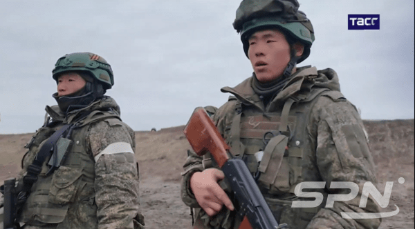 러시아 쿠르스크 전투에 참가해 훈련을 받고 있는 북한군(사진=타스통신 영상 갈무리)
