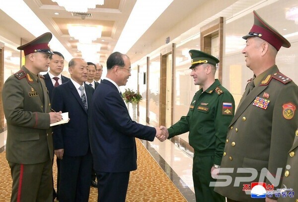 북한 인민군 박영일 총정치국 부국장을 단장으로 하는 조선인민군 대표단이 러시아에서 열리는 제3차 국제반파쇼카지노 슬롯 머신 하는 법에 참가하기 위해 지난달28일 평양을 출발했다.(사진=주북 러시아대사관)