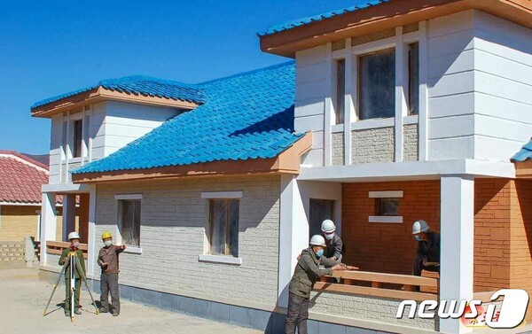 북한 함경남도 농촌토토 카지노 건설 모습(사진=노동신문/뉴스1)
