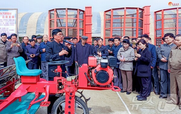 슬롯 머신 돈 따는 꿈 황해남도 안악군 오국농장에서 열린 전국농업부문 기술전습회(사진=노동신문/뉴스1)