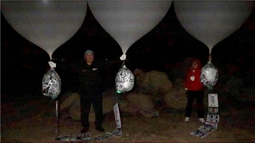 ag 슬롯자ag 슬롯모임이 대북전단을 보내는 모습(사진=ag 슬롯자ag 슬롯모임)