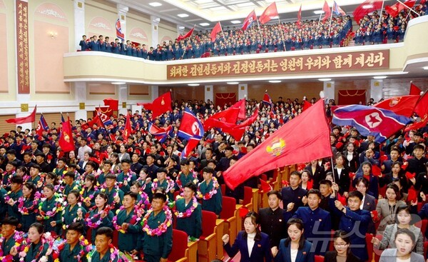 북한 낙원군 바닷가양식사업소 등지로 진출하는 북한 슬롯 사이트 제작(사진=노동신문/뉴스1)