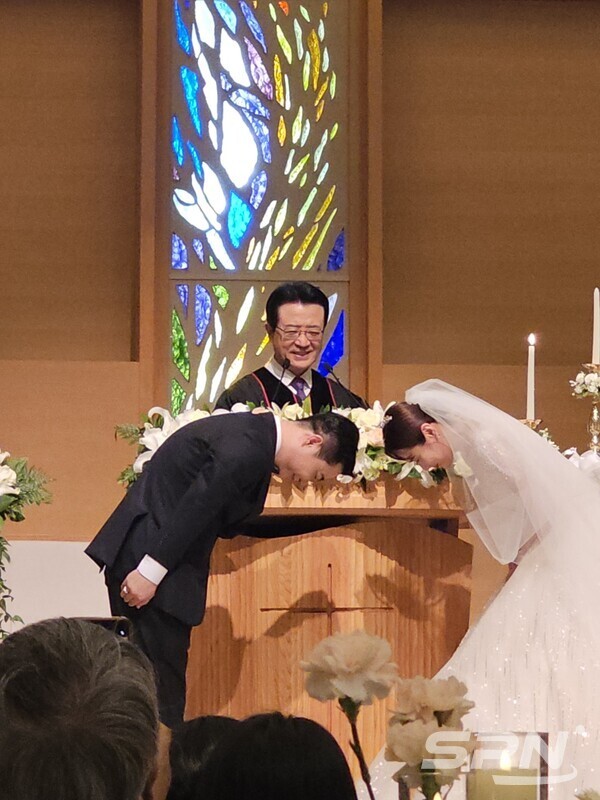사랑의교회 오정현 목사 주례로 가진 지성호 전 슬롯사이트 업 결혼식(사진=SPN)