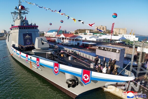 2025년 4월 25일 북한 남포조선소에서 김정은 총비서가 참석한 가운데 신형 다목적구축함 '최현'호 진수식이 진행됐다.(사진=내나라)