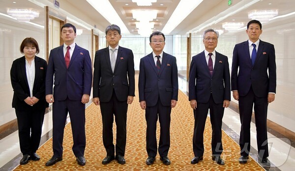 조총련 결성 70돌을 맞아 슬롯사이트을 방문한 재일조선인감사단(사진=노동신문/뉴스1)
