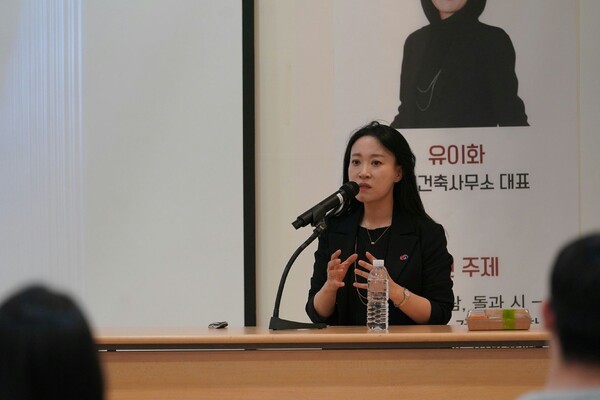 유이화 대표(유동룡 미술관 관장‧이타미준 프라그마틱 슬롯사이트문화재단 이사장)(사진=외교부)