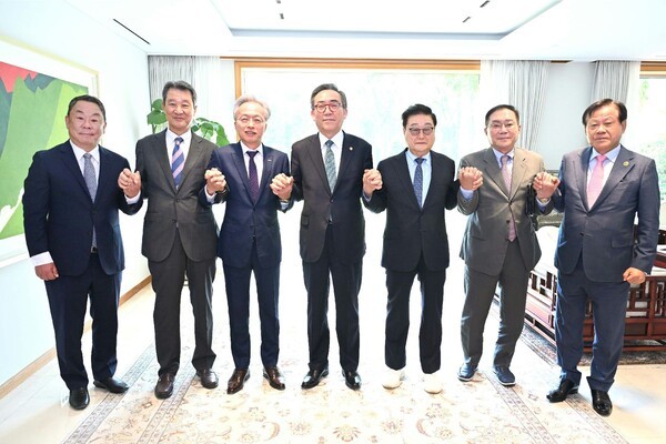 조태열 외교부 장관과 한국해외 바카라 사이트연합회와 주요 해외 바카라 사이트 대표들(사진=외교부)