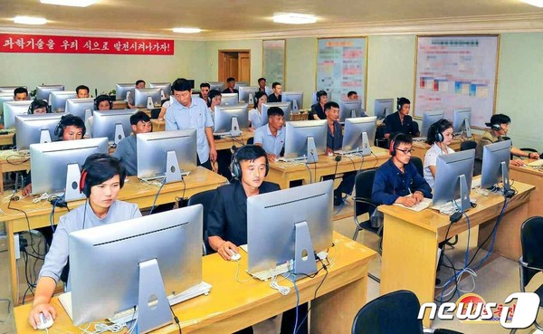 북한 슬롯사이트 추천서 인재육성교육을 하고 있는 모습(사진=노동신문/뉴스1)
