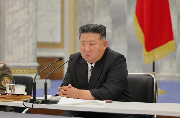 북한 김정은 총비서가 노동당 중앙군사위원회 제8기 제8차확대회의를 주재하고 있다.(사진=노동신문/뉴스1)