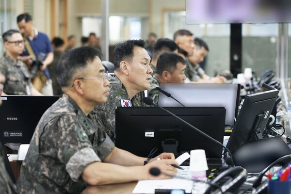 김명수 합참무료 슬롯 머신이 육군2작전사령부를 방문해 작전지도를 하고 있다. (사진=합동참모본부 제공)