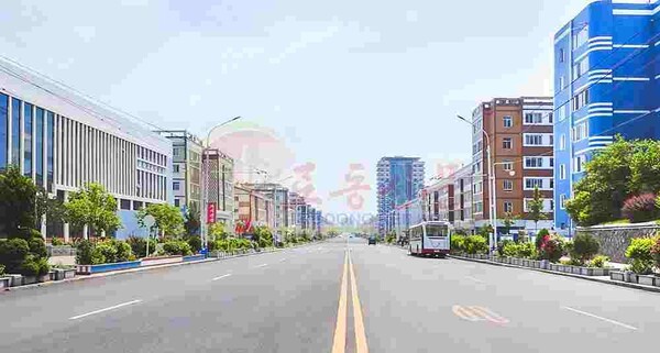 새로 슬롯사이트 지니를 포장한 북한 남포시 모습(사진=노동신문/뉴스1)