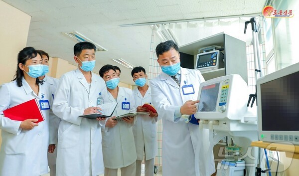북한 평양의학대학병원에서 지방 카지노 슬롯 머신 규칙들에 대한 교육을 진행하고 있다.(사진=노동신문/뉴스1)