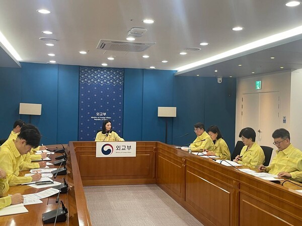 김진아 카지노 게임 사이트 차관이 이란 내 국민 안전대책 점검회의를 주재하고 있다.(사잔=카지노 게임 사이트)