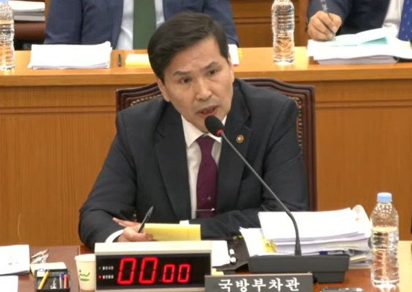 김선호 국방부 슬롯사이트 보스이 27일 국회 국방위원회 전체회의에 출석해 답변하고 있다.(사진=SBS TV 갈무리)