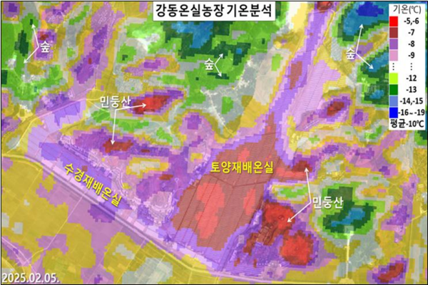 2025년 2월 초순 촬영된 열적외선 영상으로 강동슬롯사이트의 기온분포를 살펴봤다. 토양재배온실이 넓게 붉은색으로 나타났고, 온실에서 고열을 내며 겨울 난방이 원만히 가동되는 것으로 분석됐다.(사진=랜샛-8호 열적외선(반투명), (배경)스카이샛)