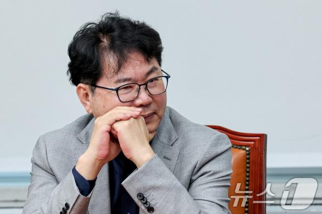이한주 민주연구원장이 5일 오전 슬롯 무료 사이트 여의도 국회에서 열린 더불어민주당 최고위원회의에 참석하고 있다. 2025.6.5/뉴스1 ⓒ News1 안은나 기자