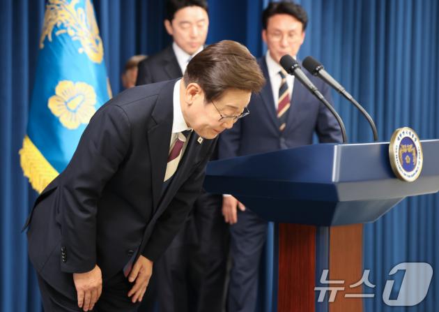 이재명 대통령이 4일 서울 용산구 무료 슬롯 사이트 청사 브리핑룸에서 고개 숙여 인사하고 있다. 2025.6.4/뉴스1 ⓒ News1 허경 기자