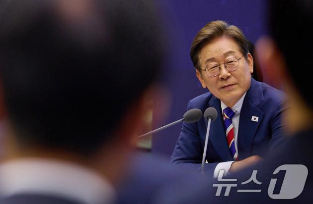 이재명 무료 슬롯사이트이 지난 11일 서울 영등포구 한국거래소에서 열린 주식시장 불공정거래 근절을 위한 현장 간담회에서 참석자의 질문을 경청하고 있다. (이재명 무료 슬롯사이트 SNS. 재판매 및 DB 금지) 2025.6.12/뉴스1 ⓒ News1 박지혜 기자