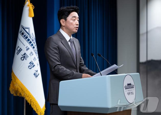 강훈식 대통령 비서실장이 29일 서울 용산구 대통령실 청사에서 기획재정부·교육부·산업통상자원부·법무부·행정안전부·보건복지부 등 6개 부처 사설 카지노 인사 관련 브리핑을 하고 있다. 2025.6.29/뉴스1 ⓒ News1 이재명 기자