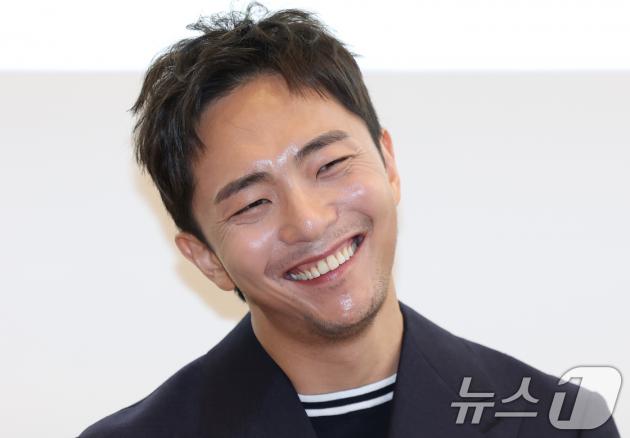무료 슬롯 사이트 작가가 24일 서울 중구 커뮤니티하우스 마실에서 열린 뮤지컬 '어쩌면 해피엔딩' 토니상 6관왕 기자간담회에서 환한 미소를 짓고 있다. 2025.6.24/뉴스1 ⓒ News1 권현진 기자