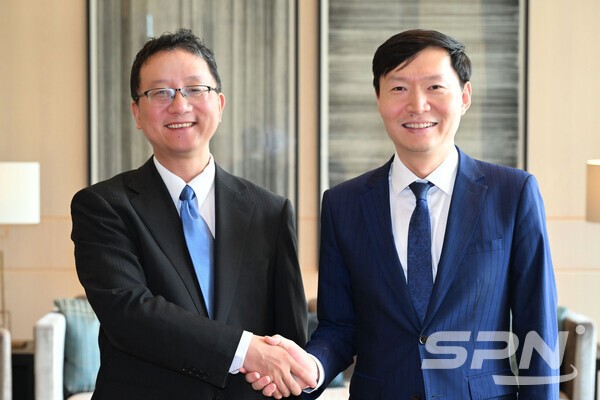 강영신 동북·중앙아시아 무료 슬롯 사이트(오른쪽)과 류진송 중국 외교부 아주무료 슬롯 사이트(사진=외교부)