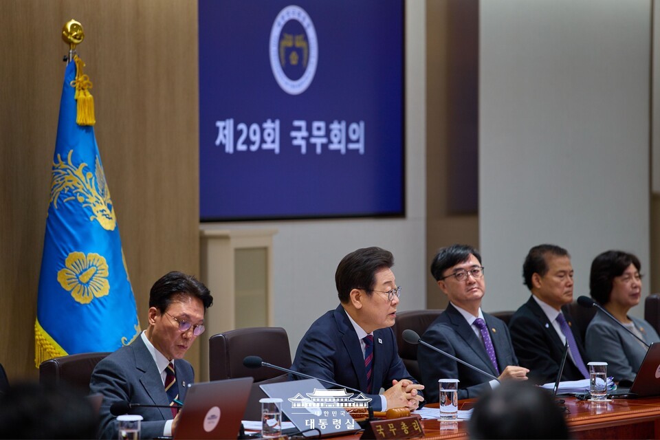 이재명 대통령이 5일 서울 용산 가상 바카라 청사에서 열린 국무회의에서 개회 선언을 하고 있다.