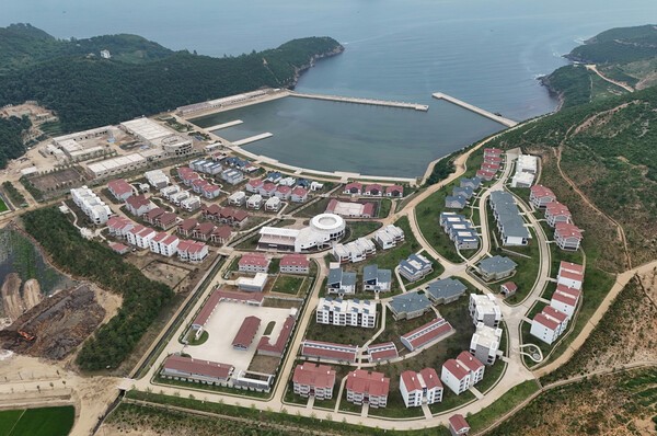 북한 함경남도 카지노 바카라 어촌지구에 새로 선설된 살림집(사진=노동신문/뉴스1)