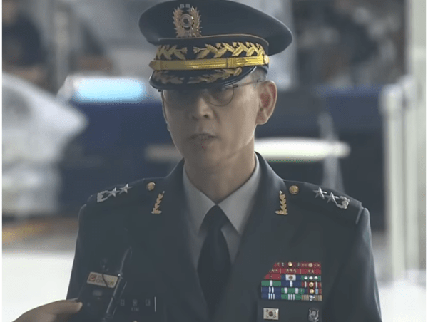 김용대 드론작전먹튀 없는 바카라 사이트이 내란 특검에 출서하면서 기자들의 질문에 답하고 있다.(MBC TV 화면 갈무리)