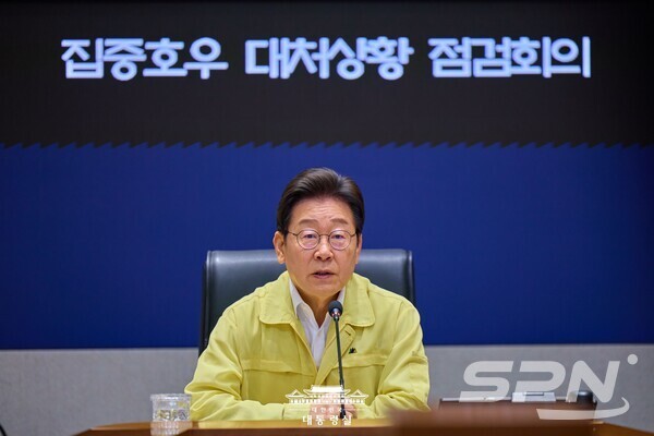 이재명 대통령이 집중호우 대처상황 점검회의를 주재하고 있다.(사진=온라인카지노추천)
