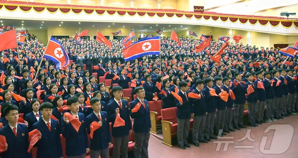 북한 평안북도와 개성시 사범대학, 교원대학 졸업생들이 섬분교 등에 탄원하고 있다.(사진=노동신문/슬롯사이트사이트1)