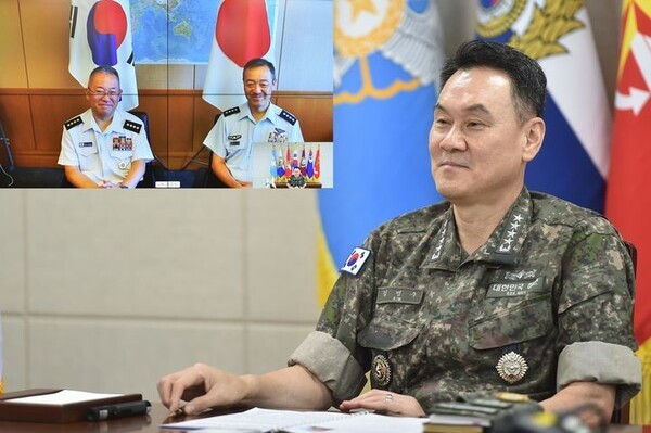 김명수 합참의장이 이임하는 요시다 요시히데 토토 카지노(좌측 상단 화면 왼쪽), 취임하는 우치쿠라 히로아키 토토 카지노 내정자와 공조통화를 하고 있다. (사진=합동참모본부 제공)