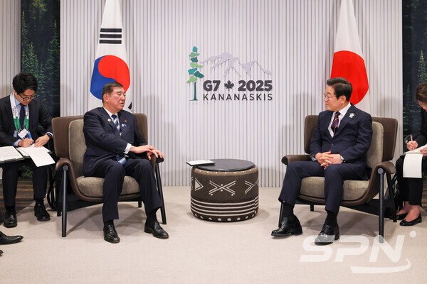 이재명 대통령과 이시바 시게루 일본 슬롯 머신 일러스트가 캐나다에서 열린 주요 7개국(G7) 정상회의를 계기로 한일 정상회담을 갖고 있다.(사진=일본 슬롯 머신 일러스트실)
