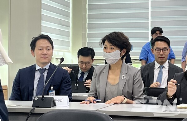 마오닝 중국 코인 카지노 사이트부 대변인이 코인 카지노 사이트부 정례 브리핑을 참관하고 있다(사진=SPN)