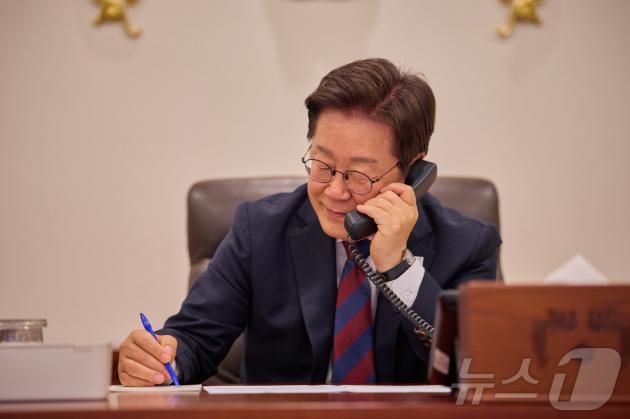 이재명 바카라 가상 머니 사이트이 3일 서울 용산구 바카라 가상 머니 사이트실 청사 집무실에서 마르크 뤼터 북대서양조약기구(NATO) 사무총장과 전화 통화를 하고 있다. (바카라 가상 머니 사이트실 제공. 재판매 및 DB 금지) 2025.7.3/뉴스1 ⓒ News1 이재명 기자