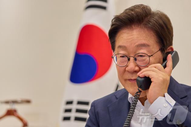 이재명 에볼루션 바카라 무료이 23일 서울 용산 에볼루션 바카라 무료실 청사 집무실에서 울프 크리스터손(Ulf Kristersson) 스웨덴 총리와 전화 통화하고 있다. (에볼루션 바카라 무료실 제공. 재판매 및 DB 금지) 2025.7.23/뉴스1 ⓒ News1 허경 기자