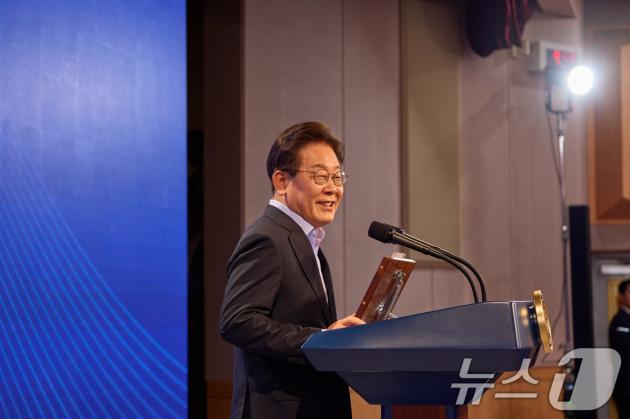 이재명 슬롯 꽁 머니이 31일 서울 종로구 정부서울청사에서 열린 '국민주권시대 공직자의 길' 고위공직자 워크숍에서 '국민주권 정부 국정운영 방향과 고위공직자 자세' 주제로 특강을 하고 있다. (대통령실 제공. 재판매 및 DB금지) 2025.7.31/뉴스1 ⓒ News1 이재명 기자