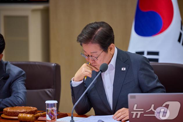 이재명 카지노 꽁 머니이 29일 서울 용산 카지노 꽁 머니실 청사에서 열린 국무회의에서 생각에 잠겨 있다. (카지노 꽁 머니실 제공. 재판매 및 DB 금지) 2025.7.29/뉴스1 ⓒ News1 허경 기자