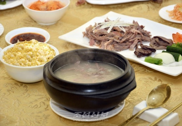 북한 평양 문흥 파라오 슬롯 단고기국(사진=조선신보)