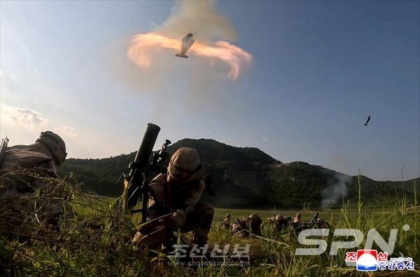 북한 인민군 대연합부대 산한 포병구분대의 사격카지노사이트추천경기 모습(사진=조선신보)