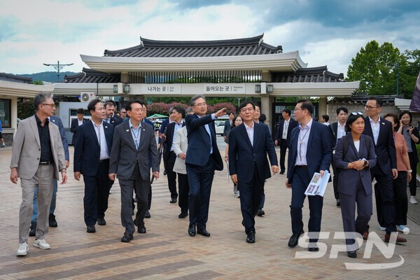 조현 코인 카지노 사이트 장관이 경주를 방문해 APEC 준비상황을 점검하고 있다.(사진=코인 카지노 사이트)