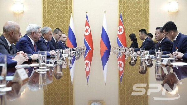 뱌체슬라프 볼로딘 러시아 국가두마 바카라 토토 사이트과 최룡해 북한 최고인민회의 상임위원회 위원장 회담(사진=러시아 국가두마 홈페이지)