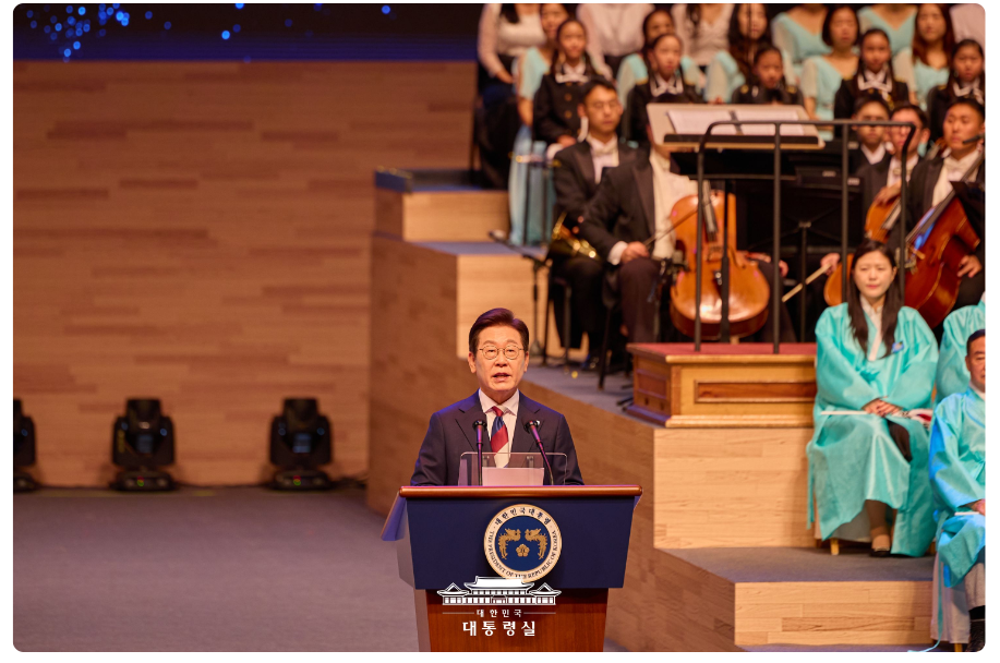 이재명 대통령이 15일 세종문화회관에서 열린 제 80주년 광복질 기념식에서 경축사를 하고 있다.(사진=카지노사이트추천 제공)