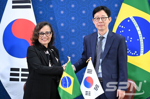 박윤주 외교부 1차관과 마리아 라우라 다 호샤 브라질 외교차관(사진=외교부)