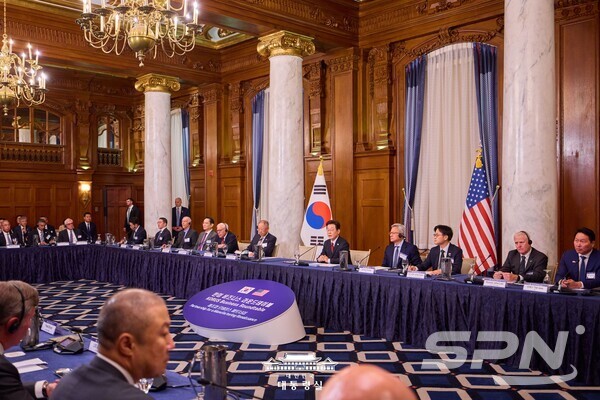 슬롯사이트 비즈니스 라운드테일블에 참석한 이재명 대통령(사진=대통령실)